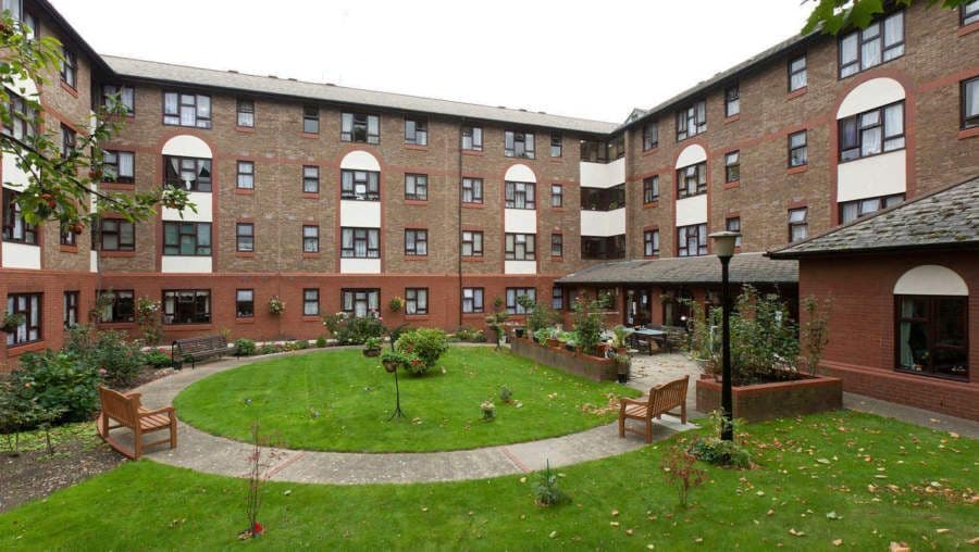 Mantle Court